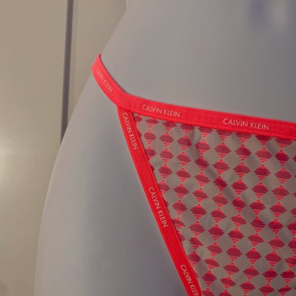 New Calvin Klein Bra and Panty Set - Picture 2 of 4